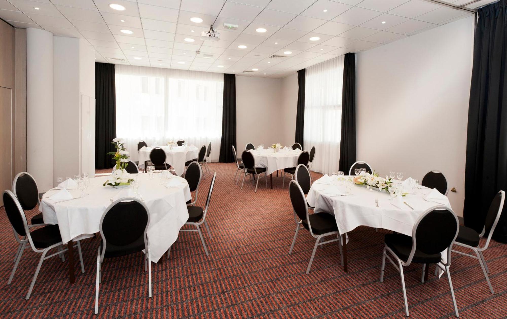 Holiday Inn Toulon City Centre By Ihg Екстер'єр фото